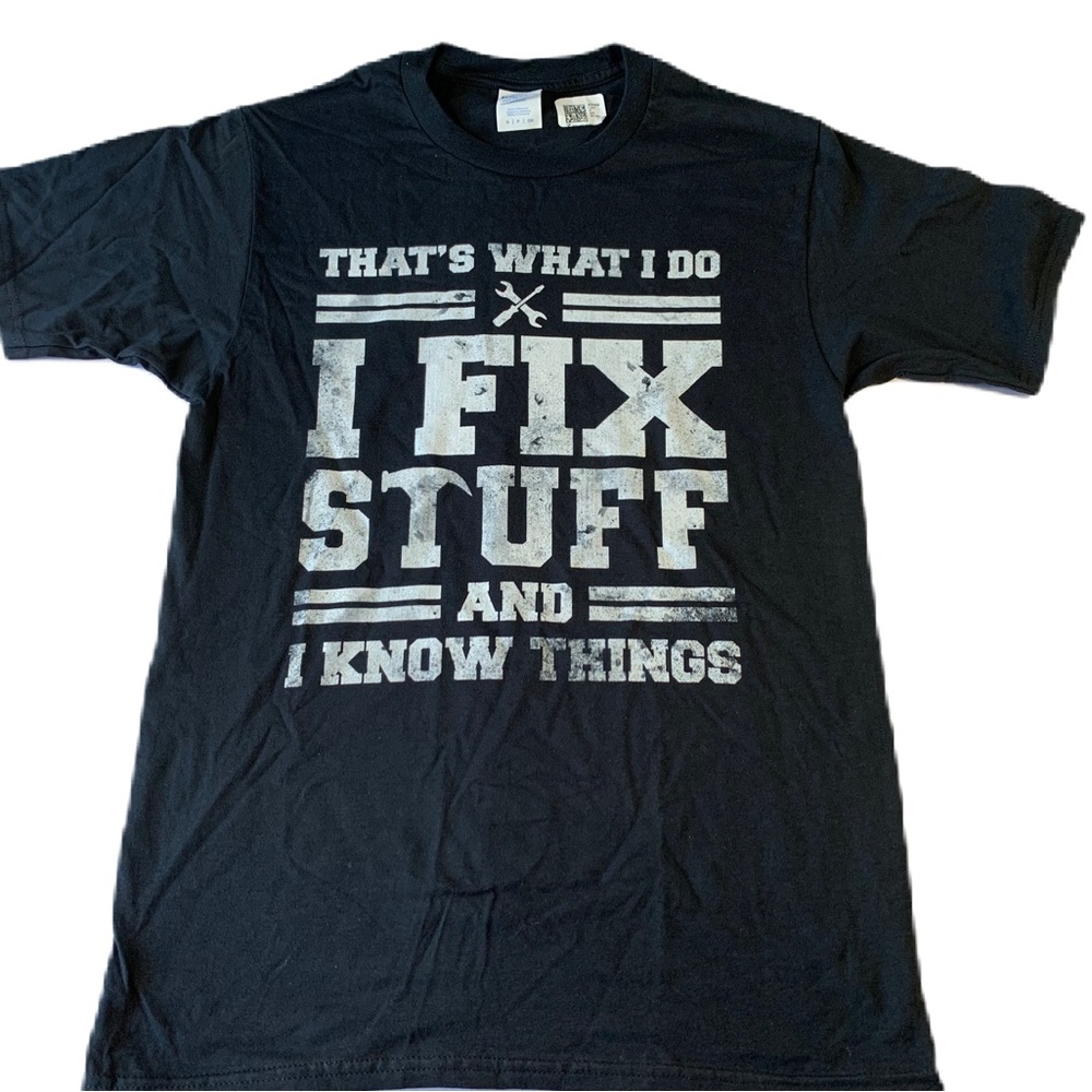 Mens Small Funny T Shirt “I Fix stuff and know things” NWOT